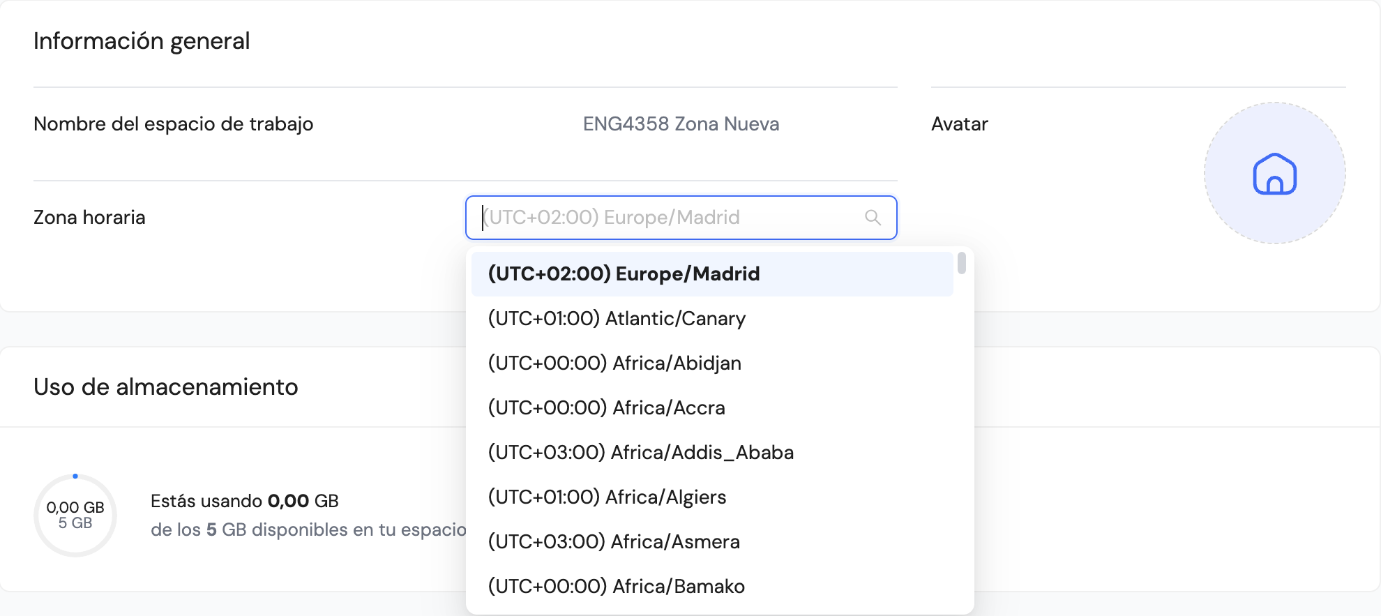 Información general con el desplegable Zona horaria abierto: Europe/Madrid y Atlantic/Canary aparecen primero, seguidas del resto de zonas con su desfase